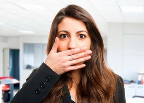 Korkeasta kolesterolista kärsivillä ihmisillä myös hengitys voi haista pahalle