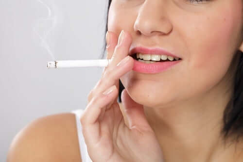 Tupakointi voi olla osasyynä kilpirauhashormonien epänormaaliin tuotantoon