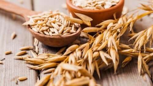 Arpien häivyttäminen kaurasta valmistetulla voiteella