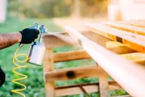 Näin voit uudistaa vanhat esineet spraymaalilla