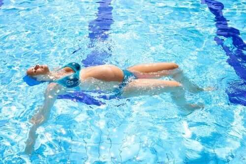 liikunnan harrastaminen raskauden aikana: uinti