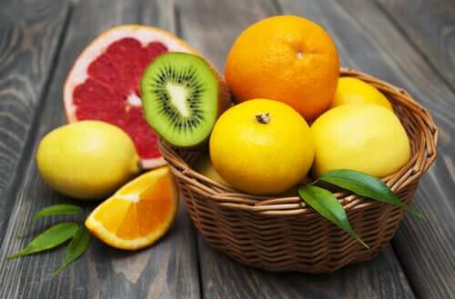 Sitrushedelmien sisältämä C-vitamiini auttaa vahvistamaan rustoa ja nivelsiteitä