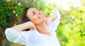 Vaurioituneiden hiusten korjaaminen 5 luontaishoidolla