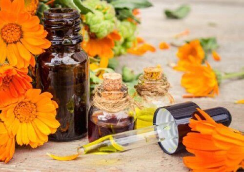 Nyrjähtäneen nilkan hoito onnistuu arnikkiöljyllä