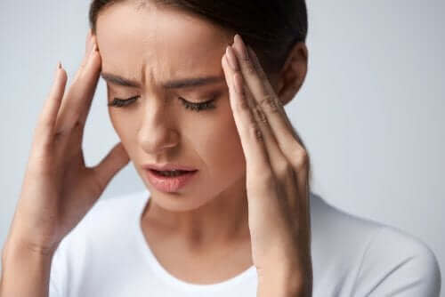 Migreenin tyypillinen oire on voimakas päänsärky