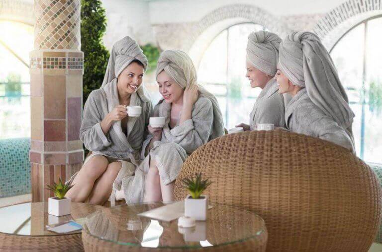 kaason ja bestmanin rooliin kuuluu polttareiden suunnittelu