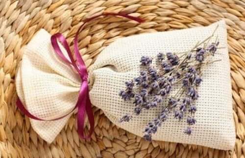 Potpourri-pusseja voi valmistaa laventelista