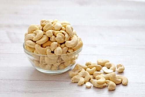 Cashew-pähkinöistä valmistuu terveellisiä kasvipohjaisia kermoja