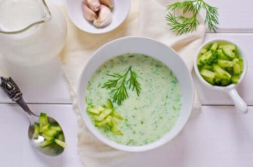 Kurkku-avokadokeitto on maukas ja terveellinen ruokalaji