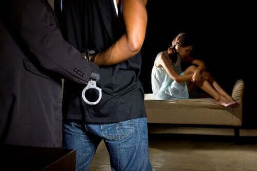 Väkivaltaisesta kumppanista raportoiminen