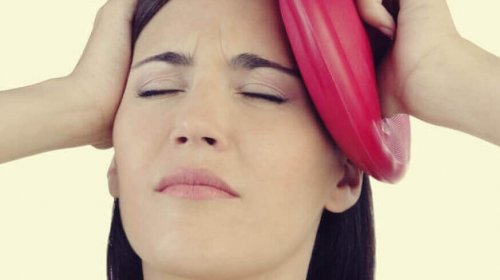 Räjähtävän pään oireyhtymään liittyy voimakasta päänsärkyä