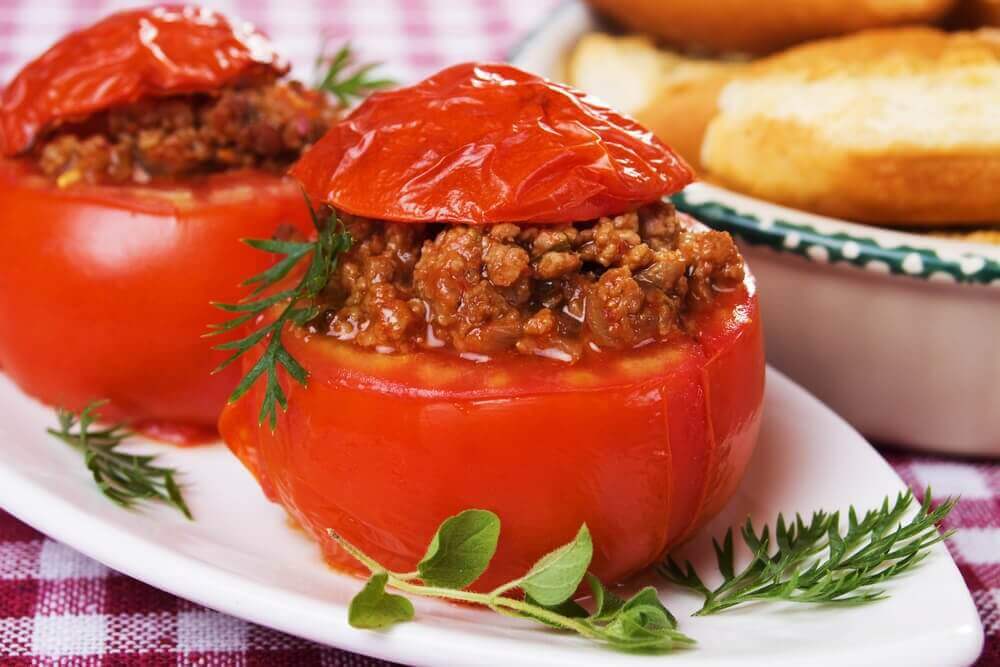 Erilaiset täytetyt tomaatit ovat diabeetikoille sopivia reseptejä