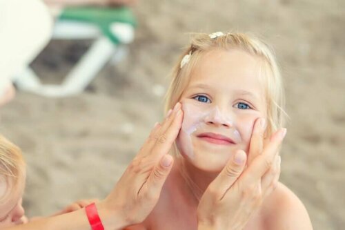 Lasten iho on jo kehittänyt orvaskeden, joka täyttää yhtä sen päätehtävistään eli suojaa ihmistä ulkoisilta ärsykkeiltä