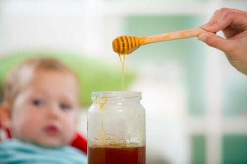 Hunaja ja vauvat: vaarallinen yhdistelmä