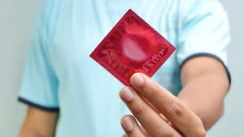 Kondomi auttaa suojautumaan mycoplasma genitalium -bakteerilta