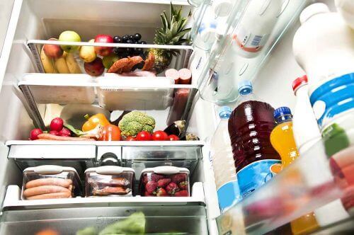 Jäähdytys ja pakastus ovat kaikkein yleisimpiä menetelmiä elintarvikkeen ravintoarvon säilyttämiseksi, koska ne estävät ruoan entsymaattisia vaikutuksia ja bakteerien kasvua