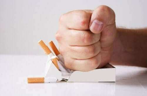 Tupakanpolton lopettamisessa voi kokeilla erilaisia luontaishoitoja nikotiiniriippuvuuteen
