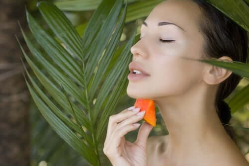 Papaijan ulkoista käyttöä on hyödynnetty erittäin loistavin tuloksin haavaumien ja muiden ihovaurioiden hoitoon