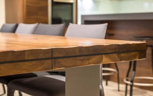 Puu on kodikas sisustusmateriaali