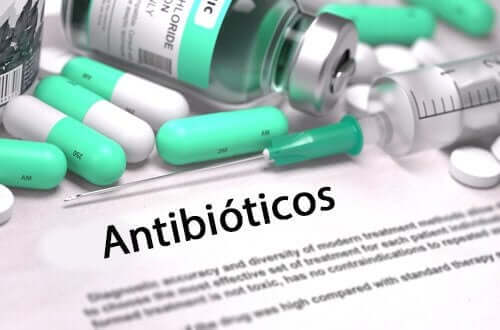 Itselääkitys, etenkin antibioottien ottaminen ilman reseptiä, on vakava ongelma.