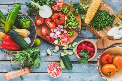 Kesällä lihominen on helppo välttää syömällä runsaasti kasviksia