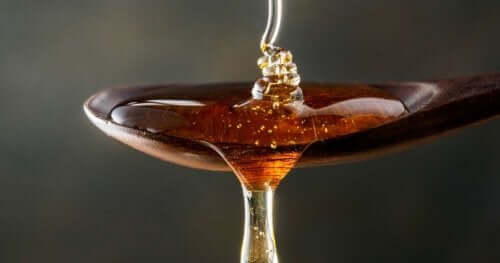 Hunaja on luonnollinen antioksidanttien lähde, joka auttaa ehkäisemään ennenaikaista ikääntymistä