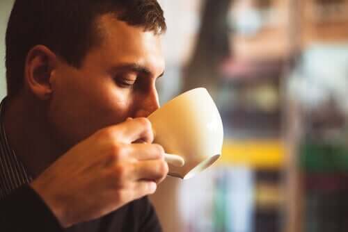 Joidenkin tutkimusten mukaan säännöllisesti kahvia kuluttavilla voi olla jopa 25 - 40 prosenttia pienempi todennäköisyys sairastua tyypin 2 diabetekseen