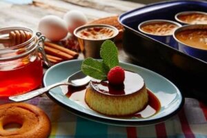 Valmista kevyt paahtovanukas flan napolitano