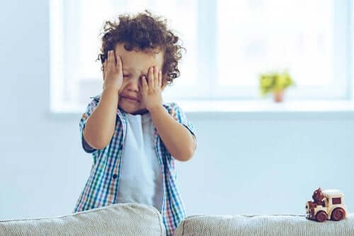 Aivotärähdys voi saada lapsen itkemään tolkuttomasti.