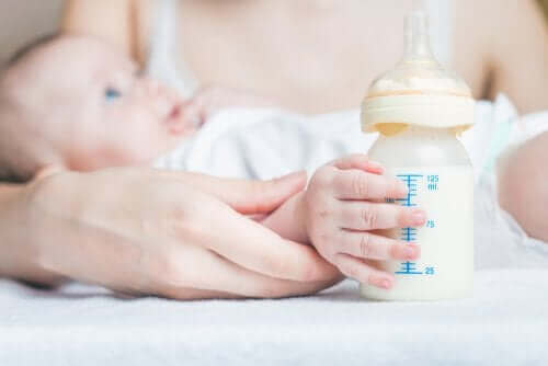 Oikeanlainen tuttiosa pullossa auttaa ehkäisemään ilman kertymistä vauvan mahaan