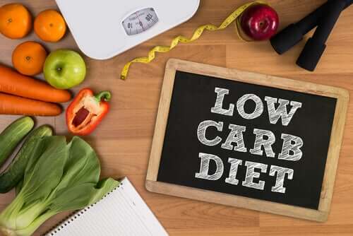 Vähähiilihydraattiset dieetit: vaikutukset henkiseen suorituskykyyn ja tunteisiin