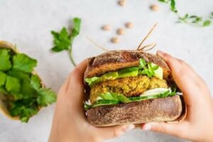 Vegaaniset burgerpihvit: kaksi maukasta vaihtoehtoa