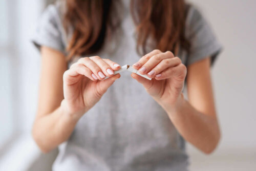 Tupakasta irti pääseminen on prosessi, jossa voidaan hyödyntää kuusivaiheista transteoreettista muutosvaihemallia