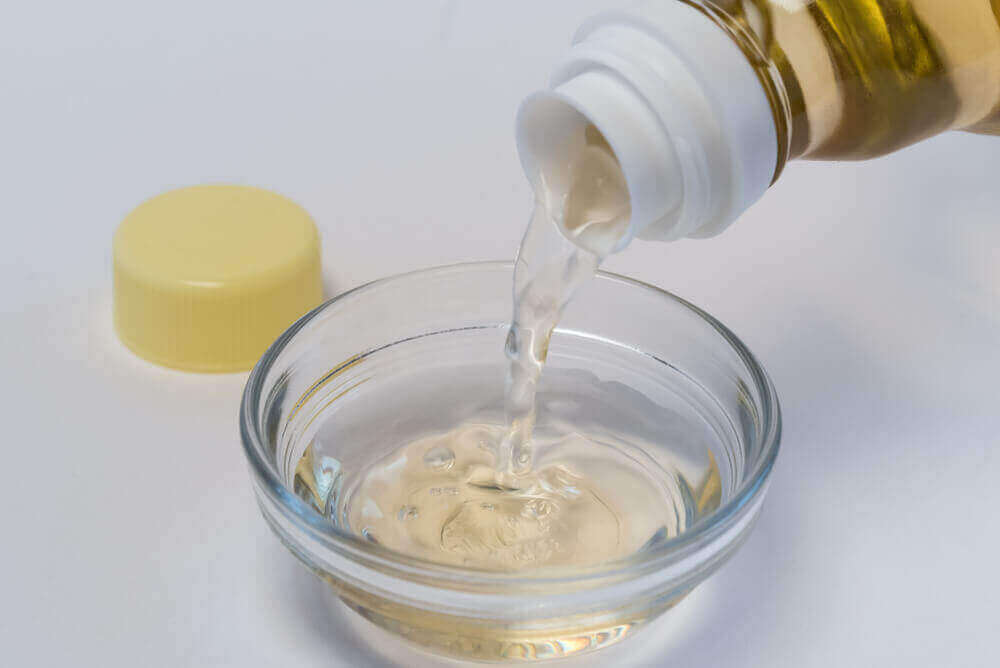 Koronavirusharhat: suun kurlaaminen etikalla ja suolalla ehkäisee koronavirustartuntaa.