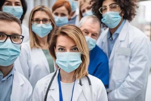 Miksi monet terveydenhuollon työntekijät saavat koronaviruksen?