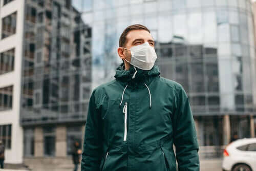 Koronavirus ei leviä ilmassa, joten hengityssuojaimia ei tarvita koko ajan.