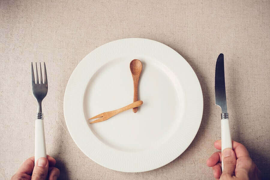 Neuvoja siihen, miten syödä vähemmän karanteenin aikana.