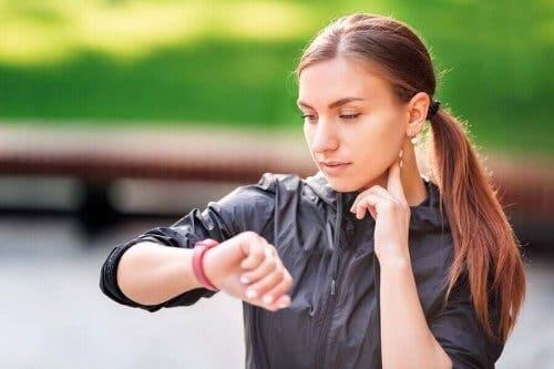 Oman pulssin mittaaminen onnistuu helpoiten kaulalta