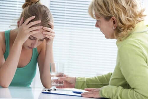 Pakkoajatuksia voi käsitellä psykologin avustuksella