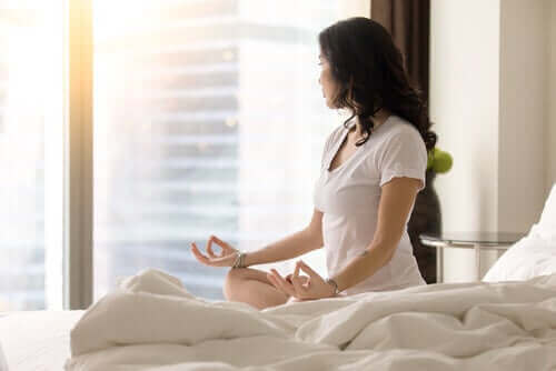 Kuinka oppia uusi tapa meditoida aamulla?