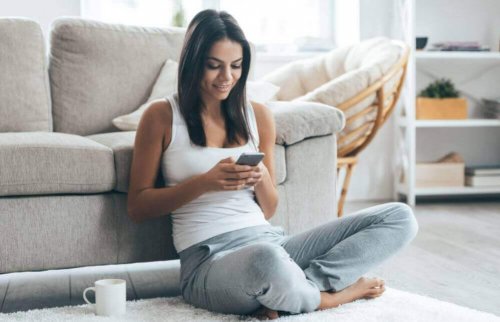 Liika kännykän käyttö aiheuttaa tekstariniskaa