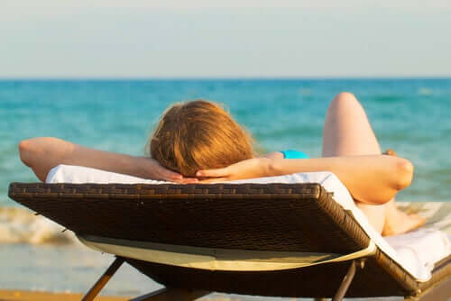 Liiallinen auringolle altistuminen aiheuttaa ihossa vaurioita, jotka ilmenevät myöhemmin ihon hyperpigmentaationa