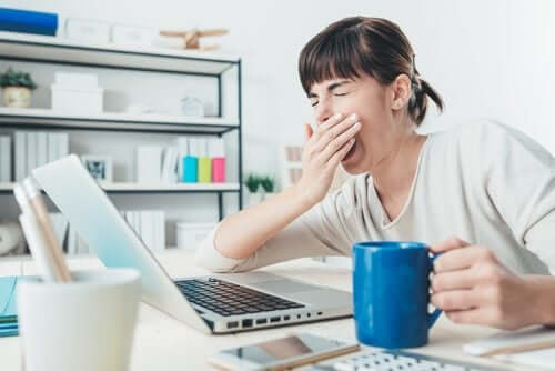 8 oiretta, joita naisen ei kannata sivuuttaa: väsymys.