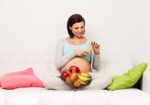 Runsaasti sokeria sisältävän ruokavalion riskit raskauden aikana
