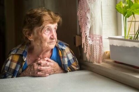 Yksinäisyys vanhuksilla: kuinka se vaikuttaa terveyteen?