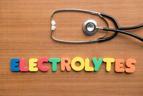 Mitä elektrolyytit ovat ja mihin niitä tarvitaan?