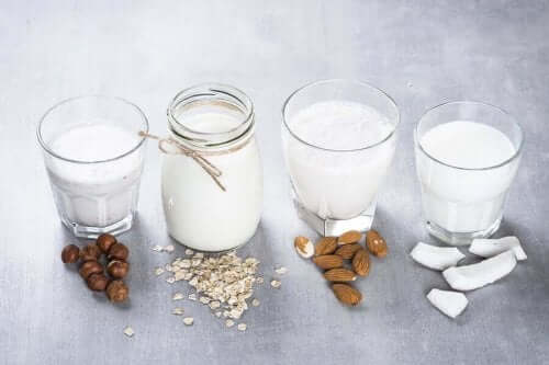 Pähkinöistä valmistetut maidot ovat huomattavasti lehmänmaitoa epäterveellisempiä valintoja.