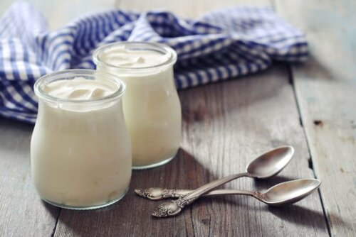 Maitohappokäymisestä saadut jogurtit sisältävät runsaasti terveydelle hyviä probiootteja.