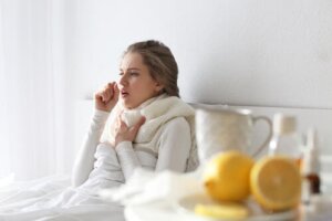 Flunssaan liittyvän yskän hoito luonnollisesti