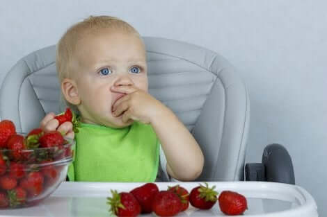 Hedelmät ovat oiva apu lapsen ummetukseen